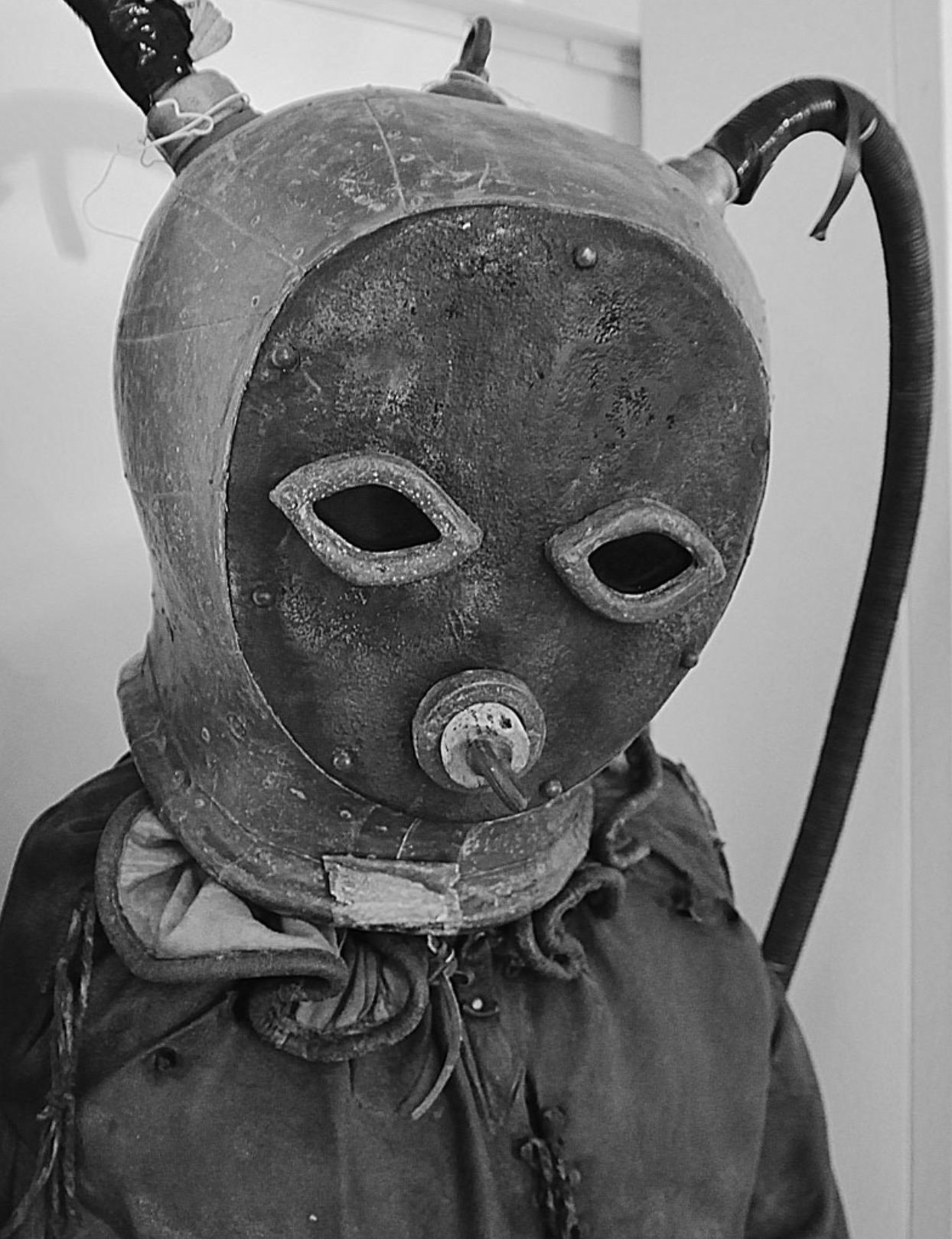 1715 diving suit